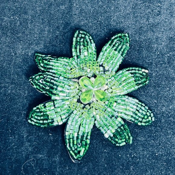 Kenneth Cole Green Ombre Seed Bead Flower Brooch With Leather Back - Picture 1 of 4